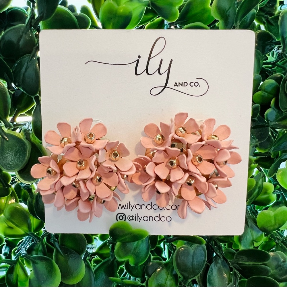 New Blush Pink Floral Cluster Stud Earrings | Lightweight | Flowers